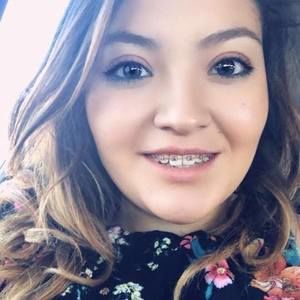 Meet your Posher, Yadira